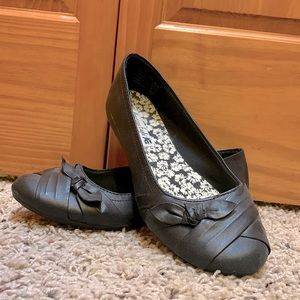 American Eagle brand dress flats